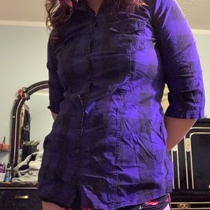 Cute blue and black plaid button up‼️💕